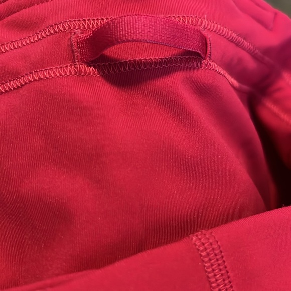Lululemon crop yoga pants with lots of pockets - Size 6 - Picture 7 of 11